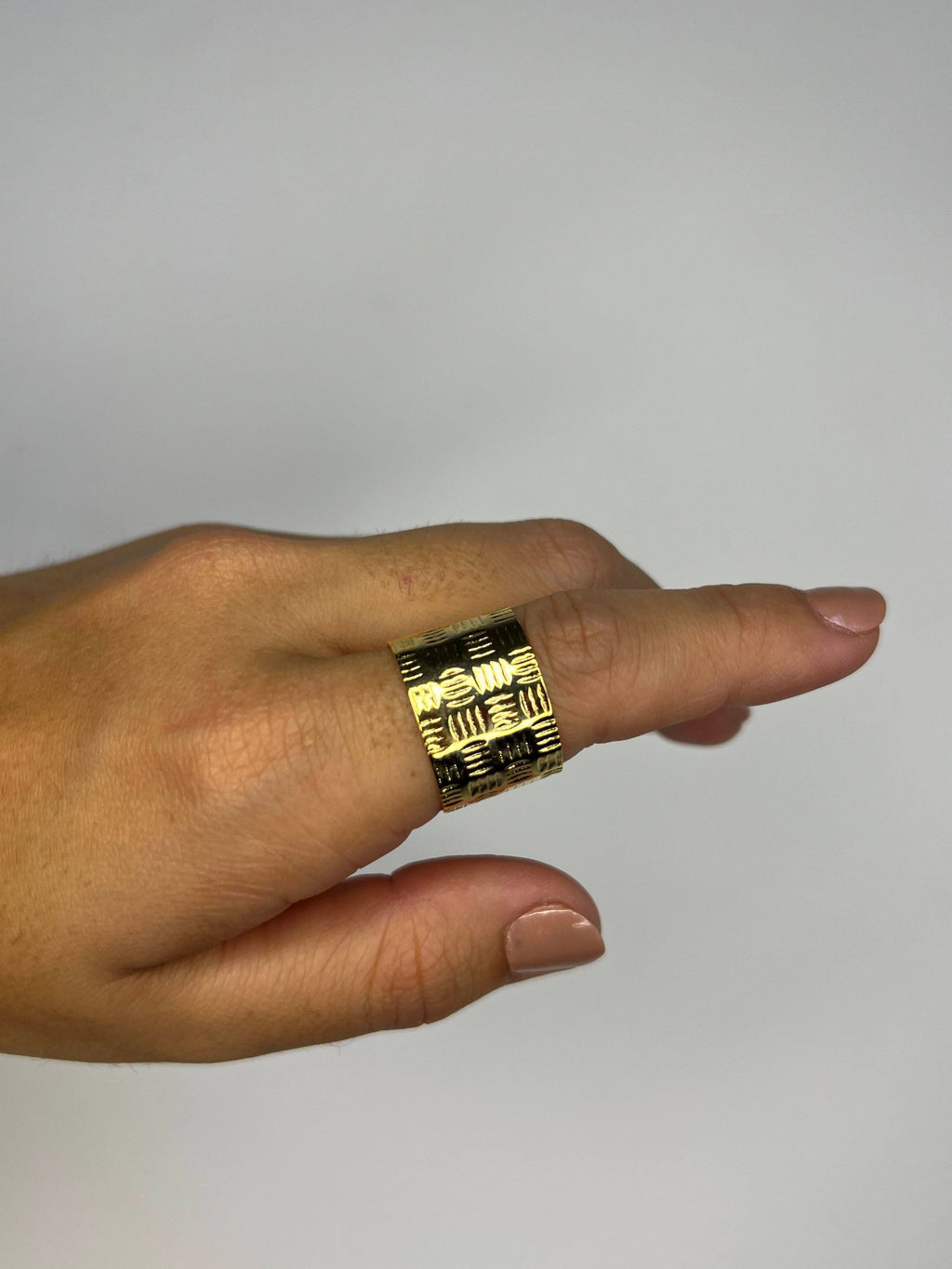 Anel Folheado a Ouro 18K Detalhado Regulável