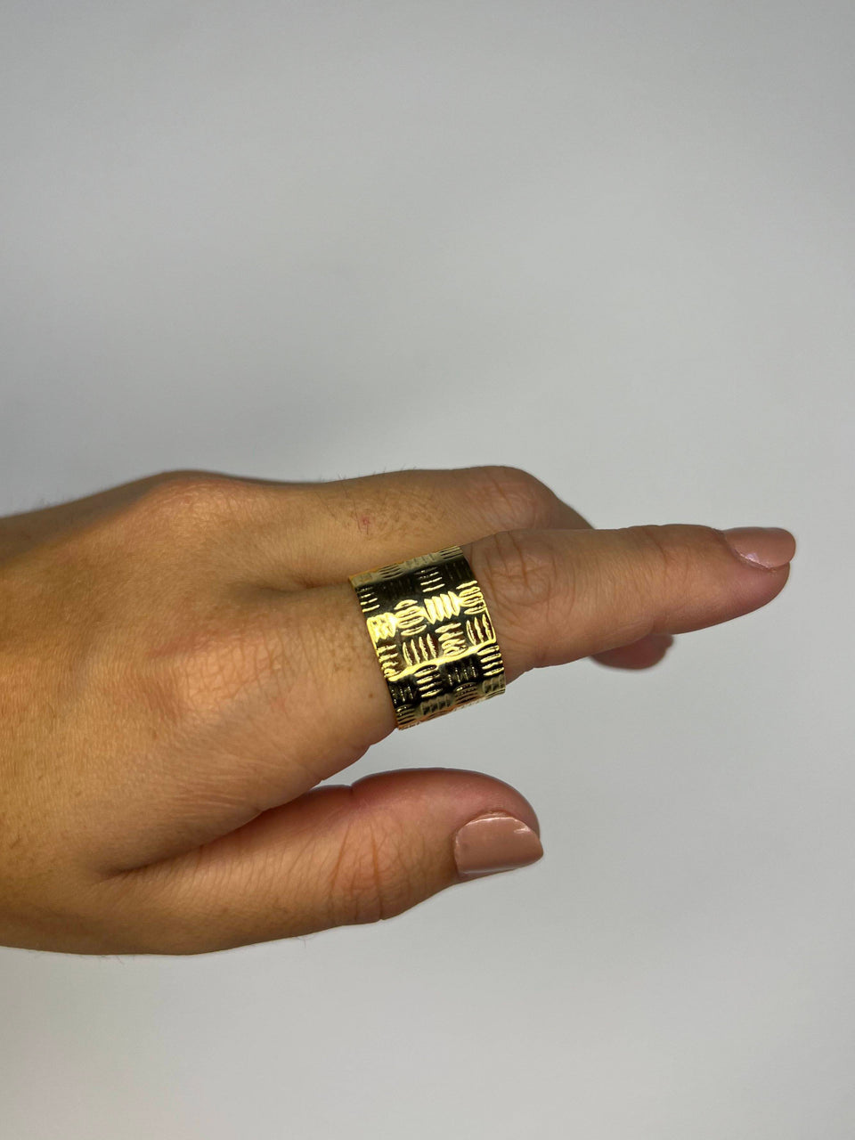 Anel Folheado a Ouro 18K Detalhado Regulável