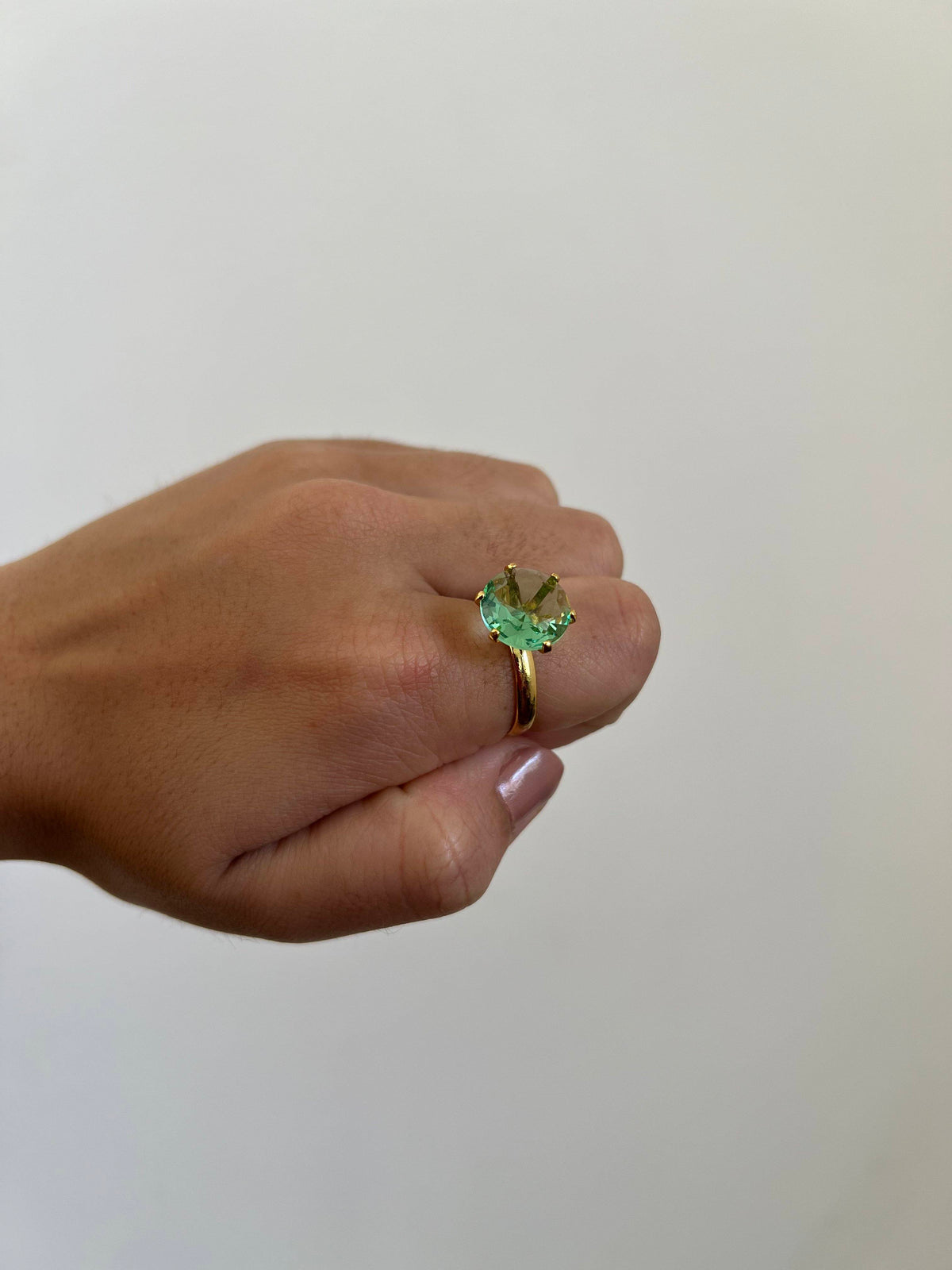 Anel Solitário Pedra Verde 12 mm Folheado a Ouro 18K Regulável