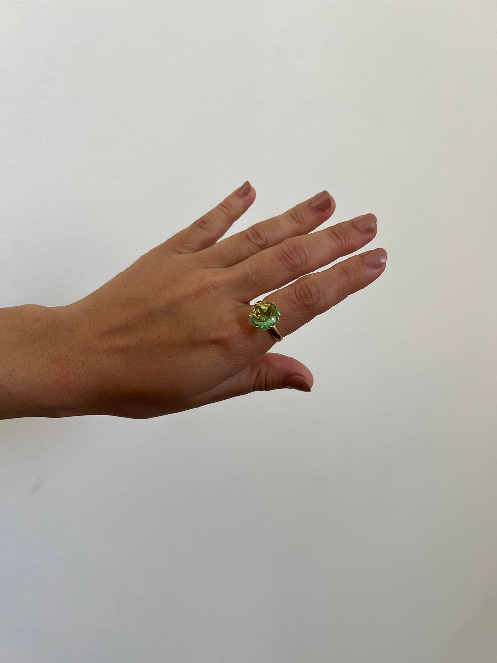 Anel Solitário Pedra Verde 12 mm Folheado a Ouro 18K Regulável
