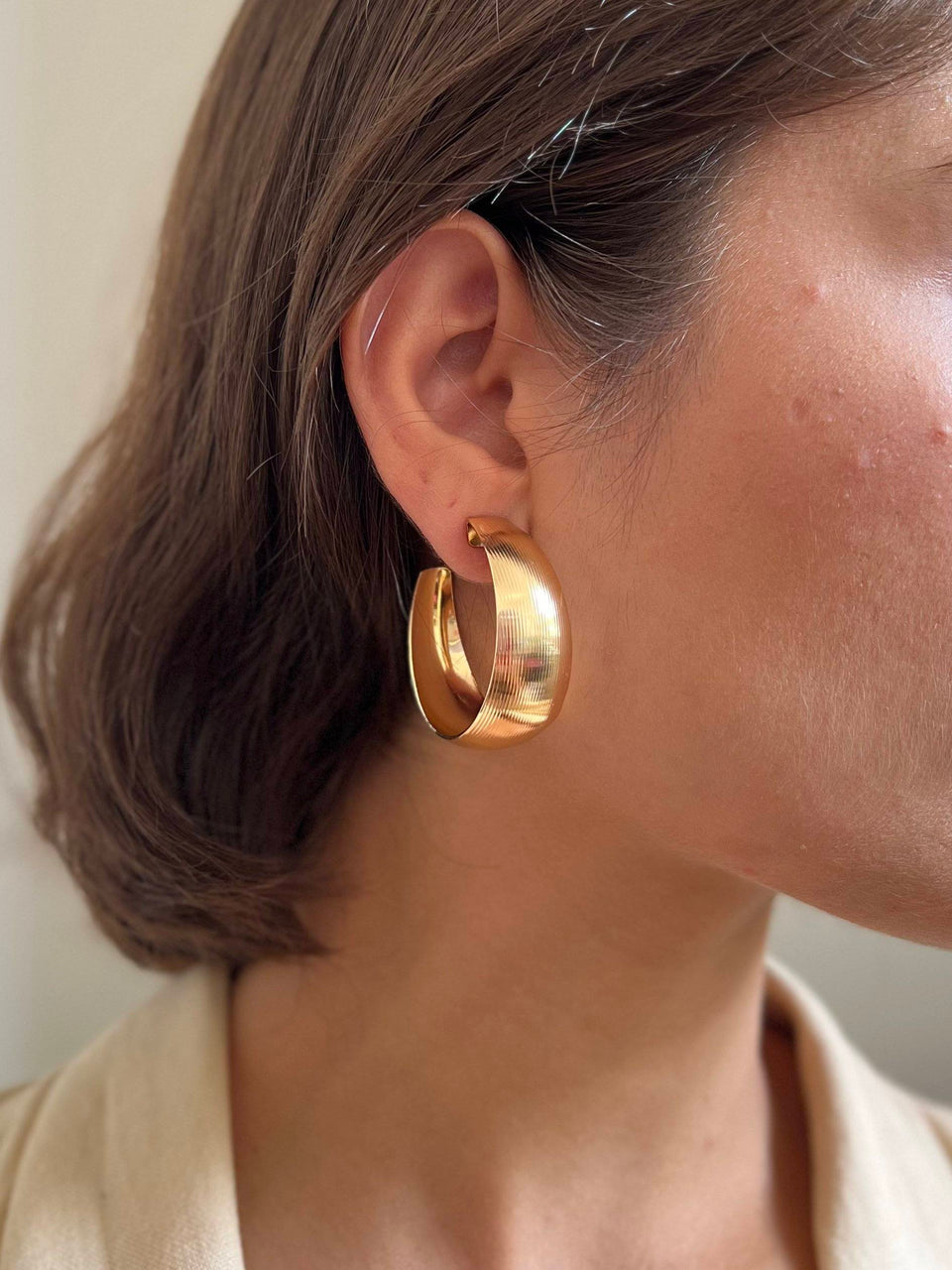 Argola Folheada a Ouro 18K Texturizada