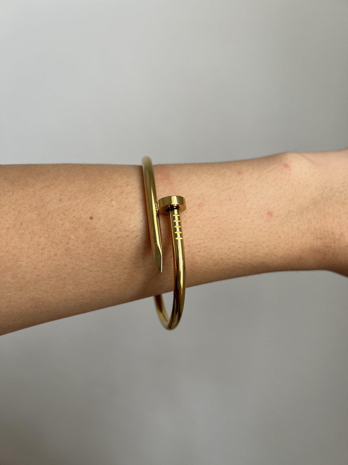 Bracelete de Prego Dourado
