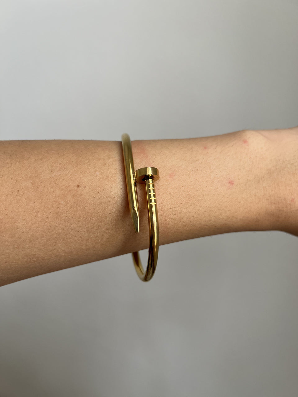 Bracelete de Prego Dourado