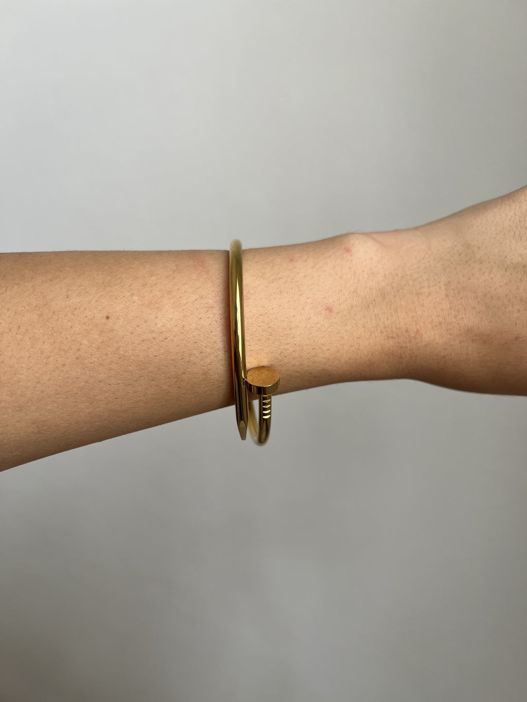 Bracelete de Prego Dourado