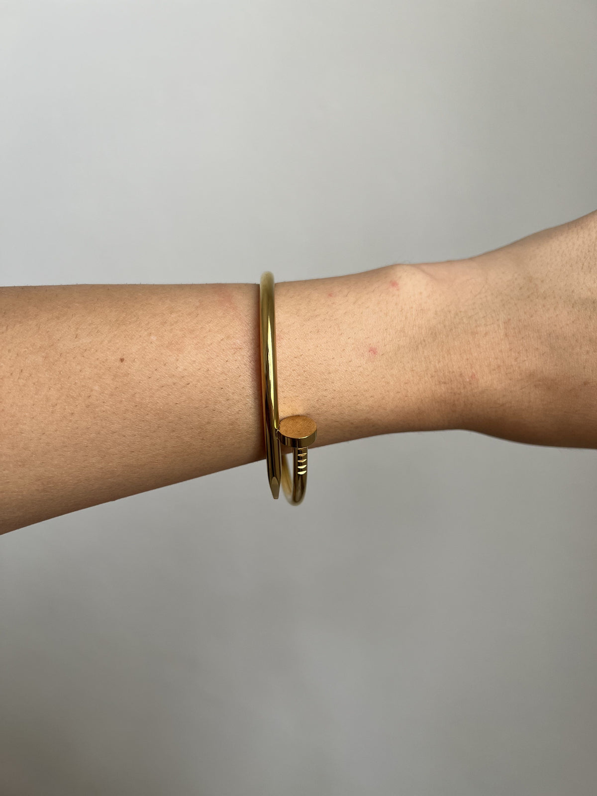 Bracelete de Prego Dourado