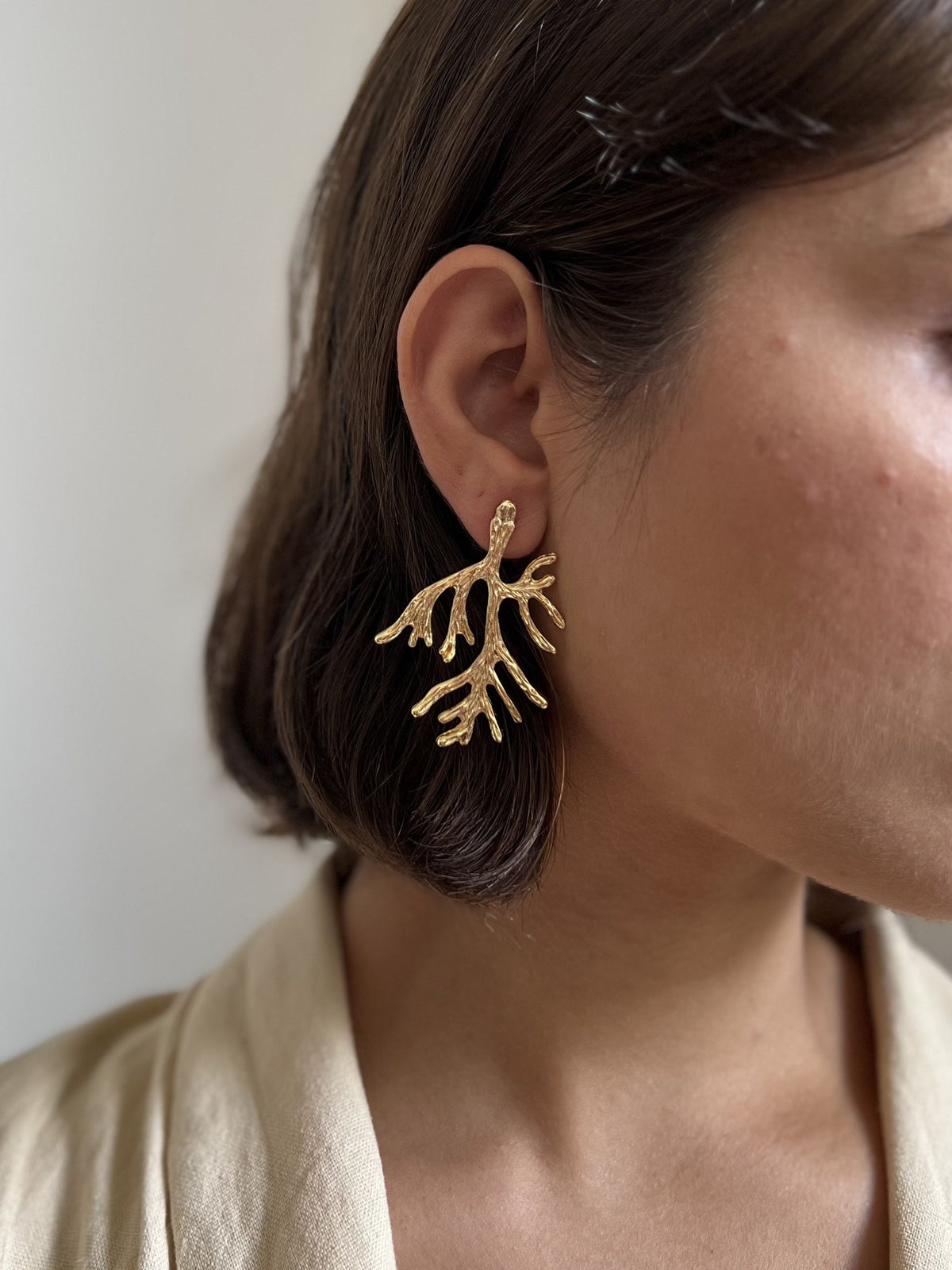 Brinco Folheado a Ouro 18K Coral