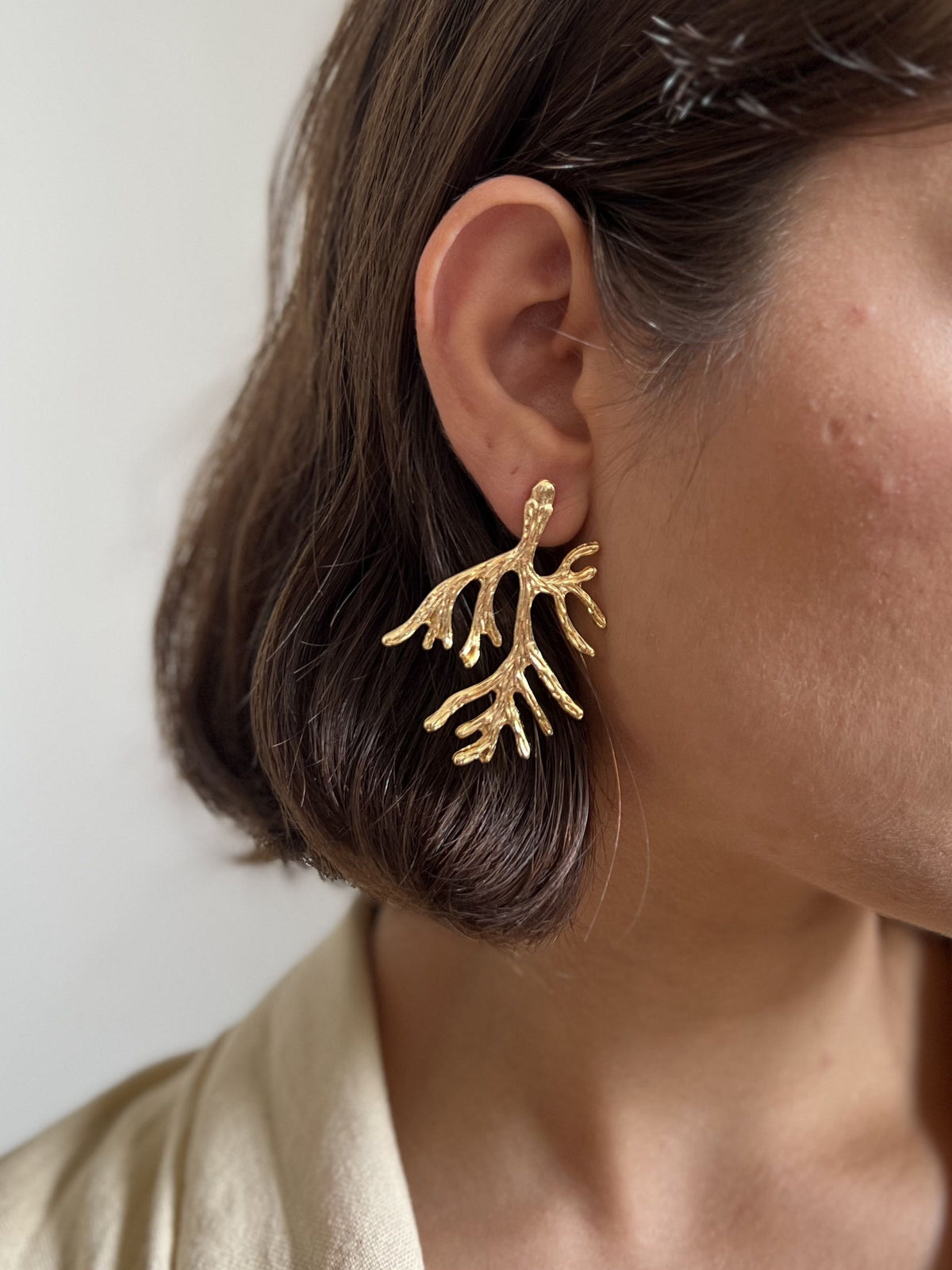 Brinco Folheado a Ouro 18K Coral