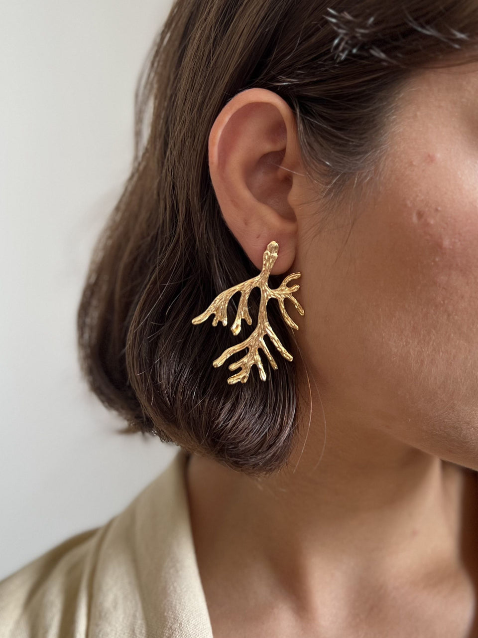 Brinco Folheado a Ouro 18K Coral