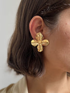 Brinco Folheado a Ouro 18K Flor 4 Pétalas
