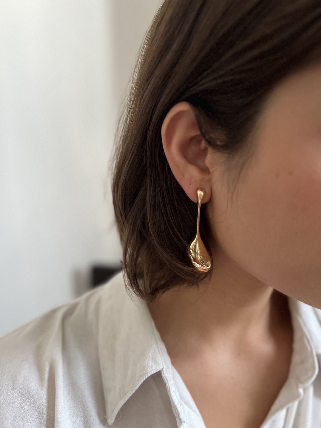 Brinco Folheado a Ouro 18K Liso Comprido