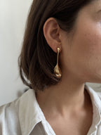 Brinco Folheado a Ouro 18K Liso Comprido