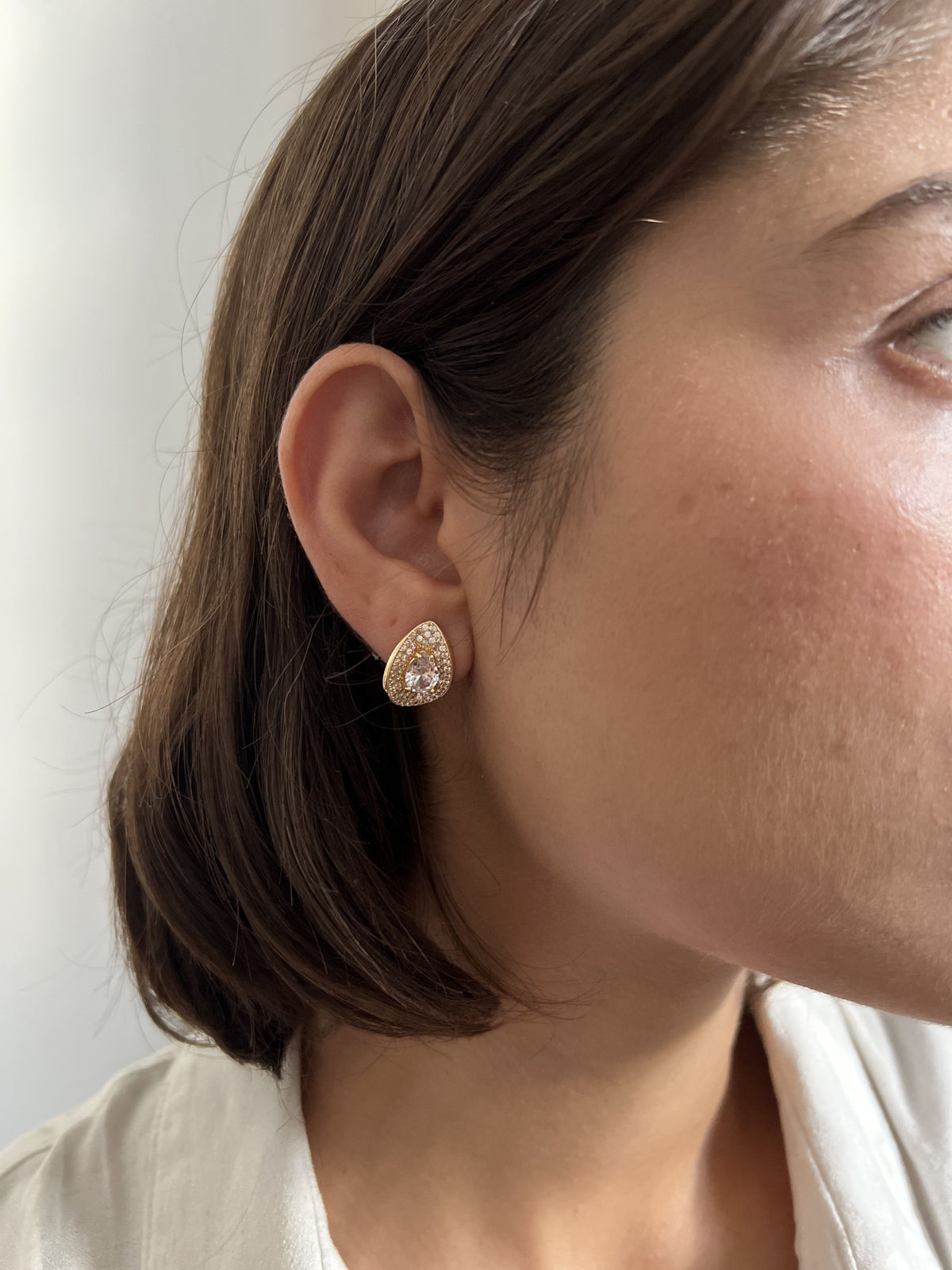 Brinco Folheado a Ouro 18K Gota Cravejada