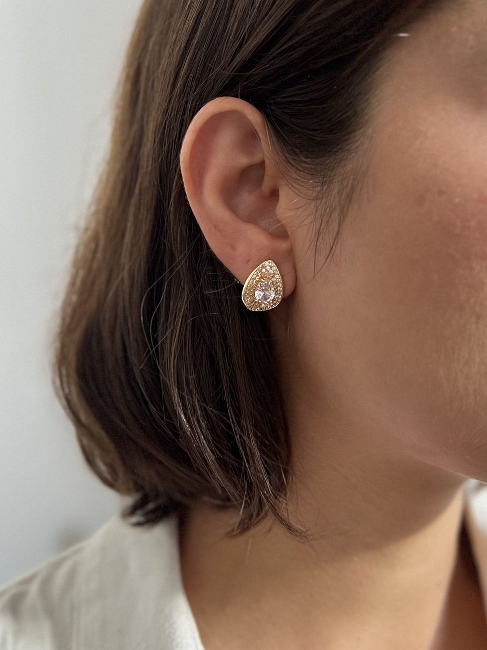 Brinco Folheado a Ouro 18K Gota Cravejada