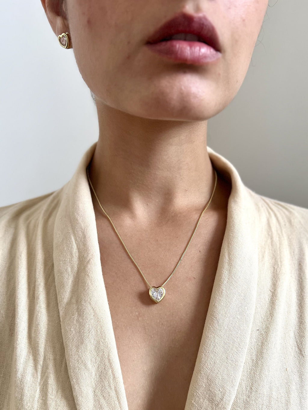 Colar Folheado a Ouro 18K Coração Ponto de Luz