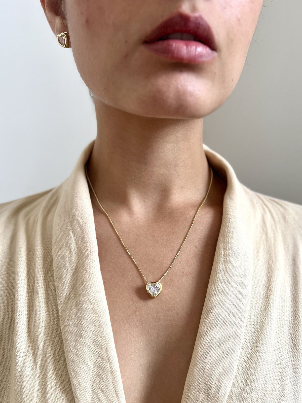 Colar Folheado a Ouro 18K Coração Ponto de Luz