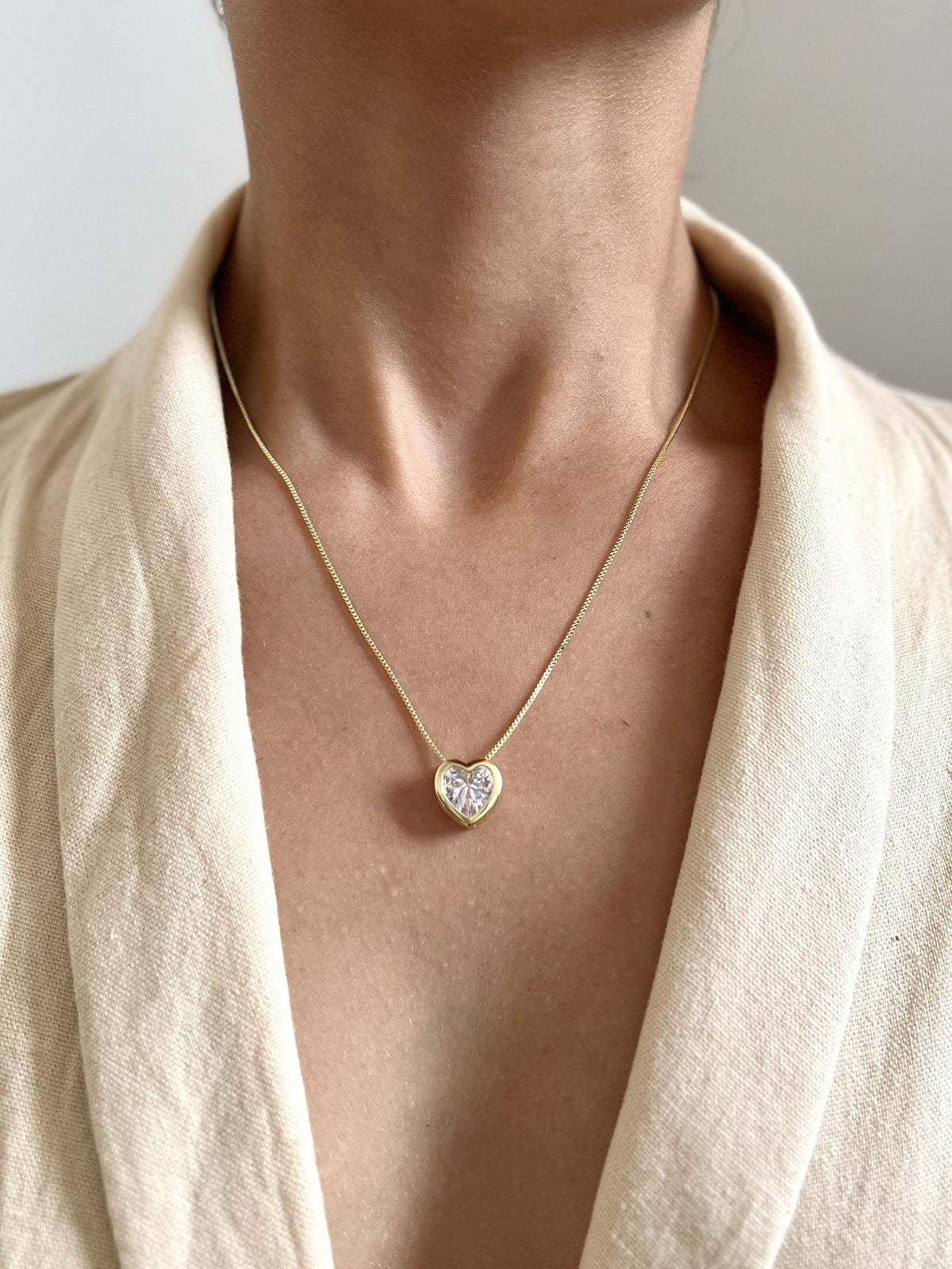 Colar Folheado a Ouro 18K Coração Ponto de Luz