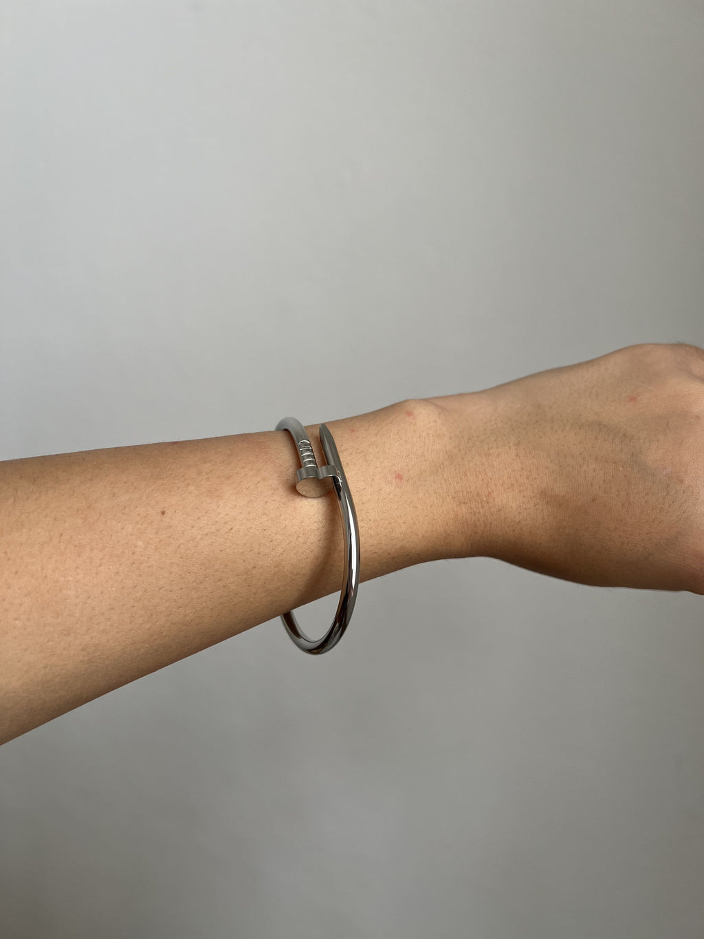 Bracelete Prego Liso Prateado Aço Inoxidável