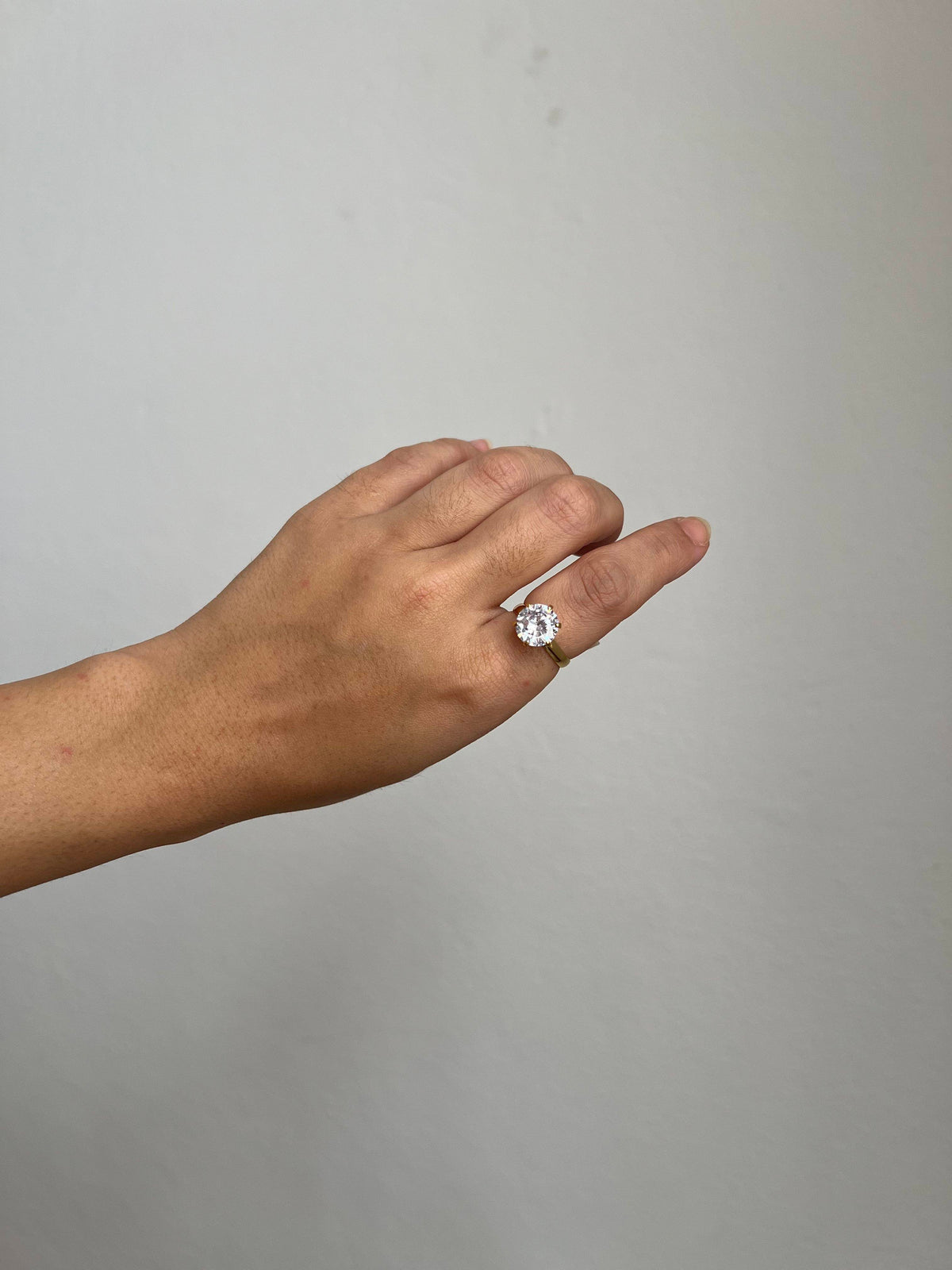Anel Solitário Pedra Cristal 10 mm Folheado a Ouro 18K Regulável