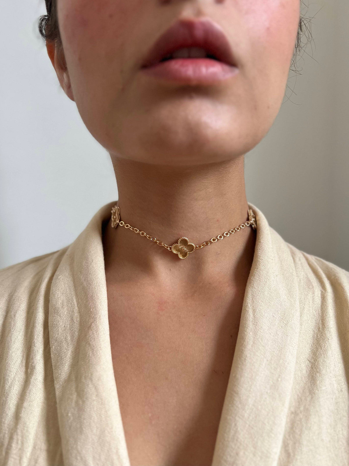 Choker Inspiração Virgínia 3 Trevos Folheado a Ouro 18K