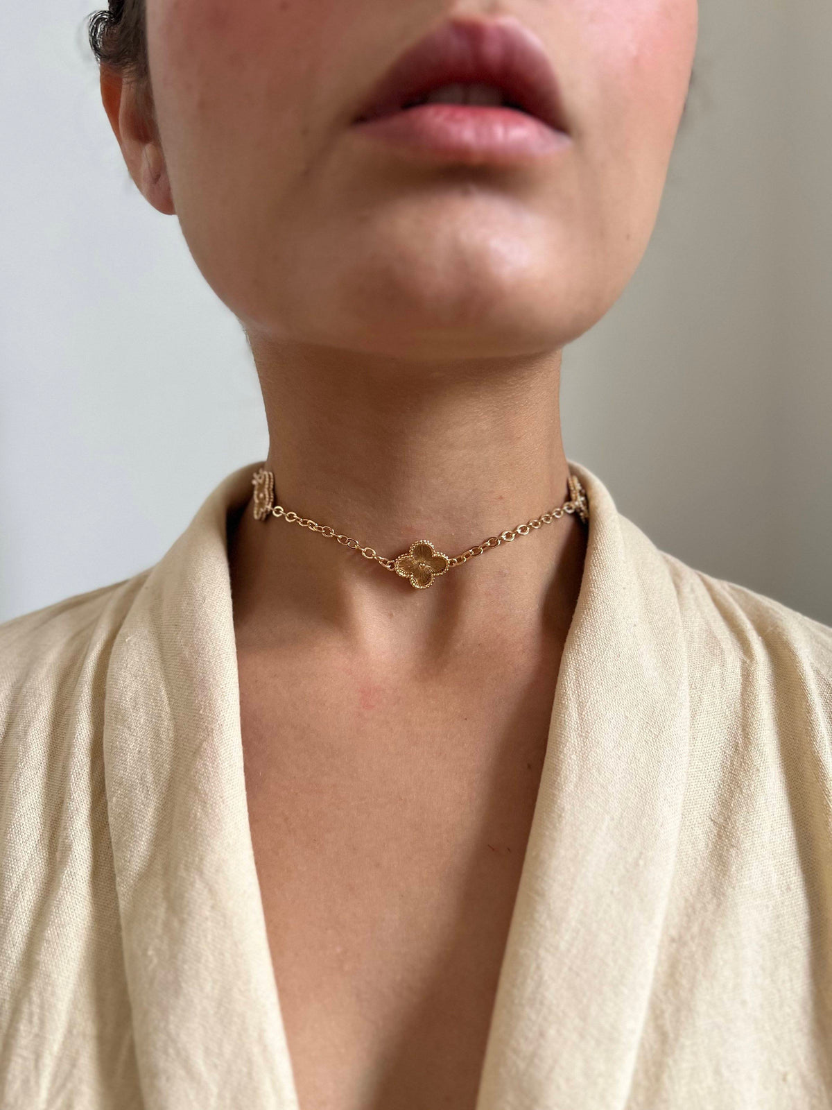 Choker Inspiração Virgínia 3 Trevos Folheado a Ouro 18K
